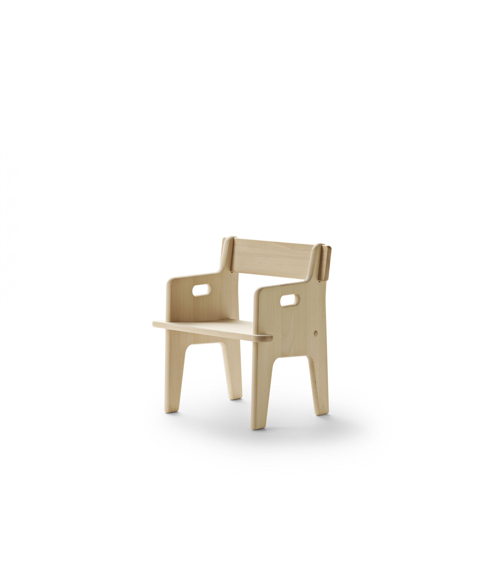 CH410 Kinderstuhl von Carl Hansen & Søn aus hellem Holz mit Armlehnen.